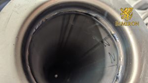 Production hall with overhead crane installation