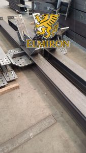 Steel hall with integrated overhead crane